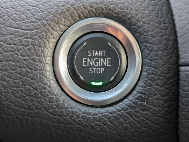 Used 2024 GMC Yukon Denali RWD image 31