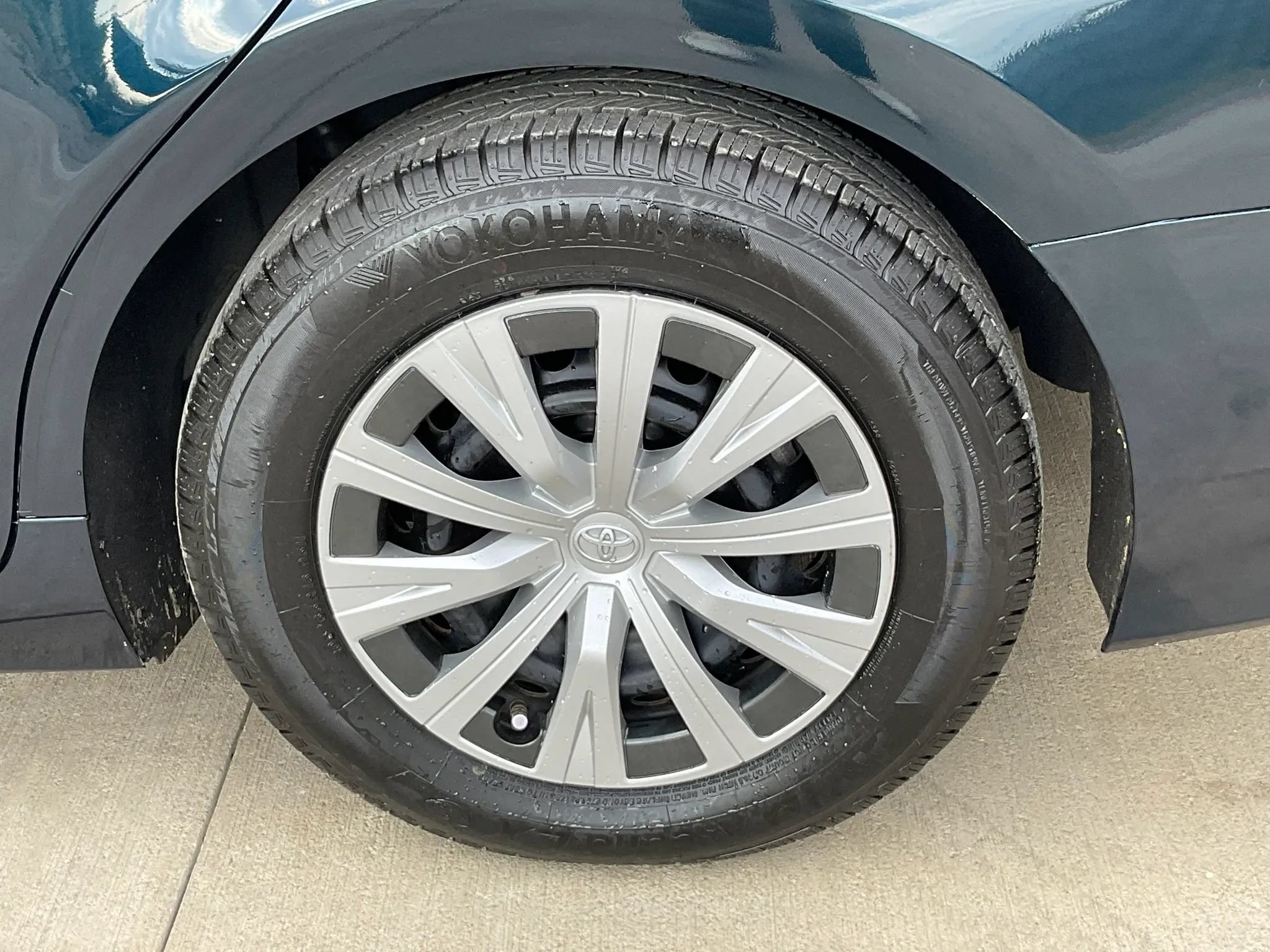 Used 2018 Toyota Camry LE w/ Audio Package FWD image 32