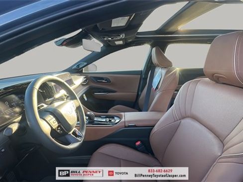 New 2025 Toyota Crown Signia Limited image 11