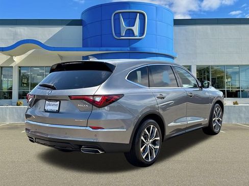 Used 2023 Acura MDX SH-AWD w/ Technology Package image 2