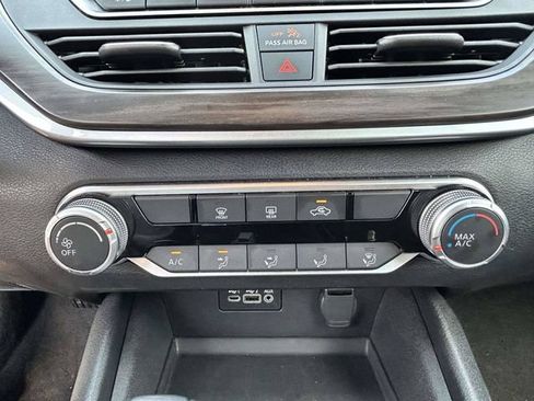 Used 2025 Nissan Altima 2.5 SV FWD image 24