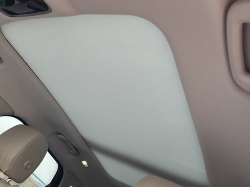 Used 2020 Land Rover Range Rover Velar S image 25