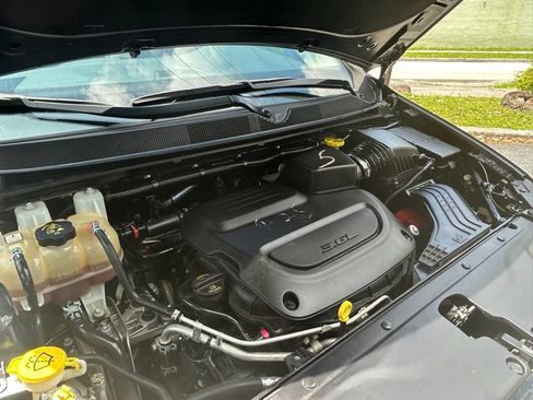 Used 2021 Chrysler Pacifica Limited AWD/4WD image 30