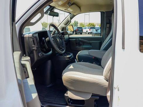 Used 2025 Chevrolet Express 3500 LT w/ LT Preferred Equipment Group RWD image 13