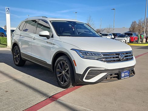 Certified 2022 Volkswagen Tiguan SE w/ Panoramic Sunroof Package image 4