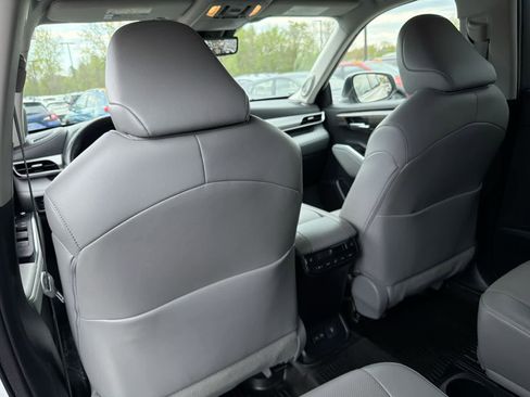 Used 2023 Toyota Highlander Platinum AWD/4WD image 19
