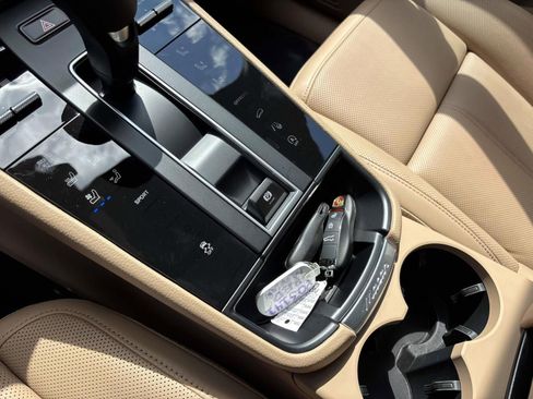 Certified 2026 Porsche Macan AWD/4WD image 33