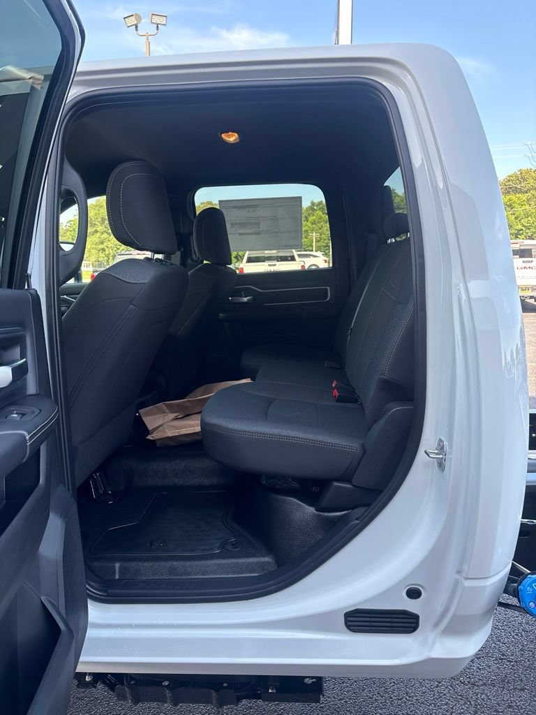 New 2026 RAM 3500 Big Horn AWD/4WD image 18