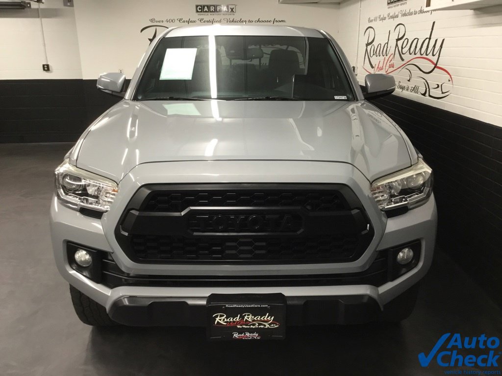 Used 2018 Toyota Tacoma TRD Off-Road w/ Technology Package AWD/4WD image 4