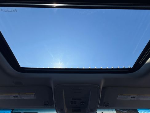 Used 2020 Chevrolet Suburban LT w/ Luxury Package image 19