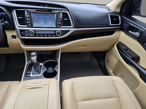 Used 2014 Toyota Highlander Limited Platinum AWD/4WD image 4