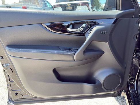 Used 2022 Nissan Rogue Sport SV w/ Technology Package FWD image 31