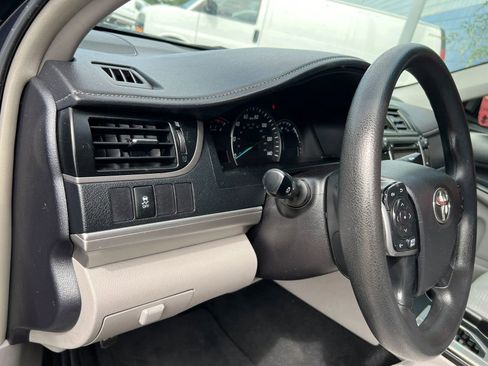 Used 2014 Toyota Camry LE image 14