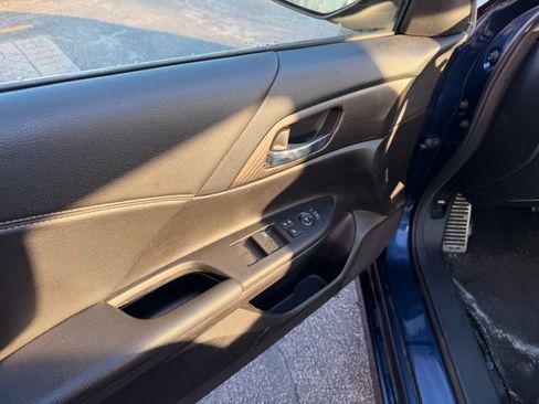 Used 2016 Honda Accord Sport image 9