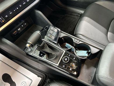 Used 2025 Kia Sportage EX image 18