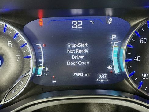 Used 2025 Chrysler Pacifica Limited image 20