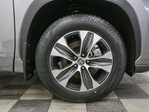 New 2026 Toyota Highlander XLE image 13