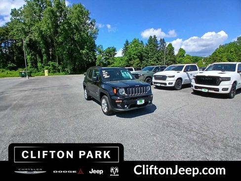 Used 2022 Jeep Renegade Latitude w/ Sun/Sound Group AWD/4WD image 3