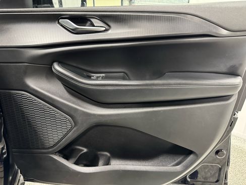 Used 2023 Jeep Grand Cherokee L Laredo image 16