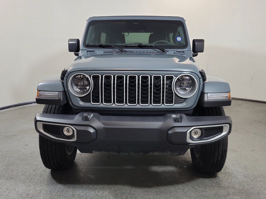 Used 2026 Jeep Wrangler Unlimited Sahara AWD/4WD image 2