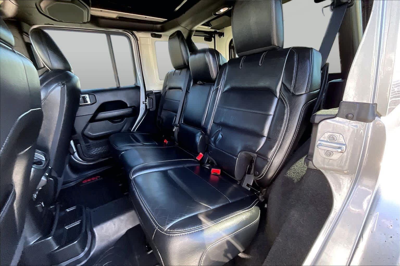 Used 2018 Jeep Wrangler Unlimited Sahara AWD/4WD image 19