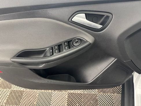 Used 2014 Ford Focus SE FWD image 18