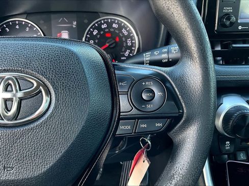 Used 2021 Toyota RAV4 LE image 22