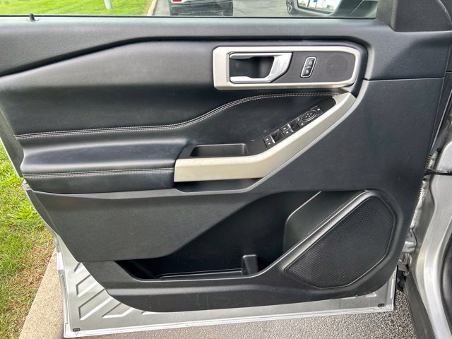 Used 2021 Ford Explorer XLT w/ Equipment Group 202A AWD/4WD image 11