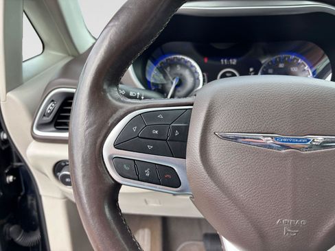Used 2018 Chrysler Pacifica Touring-L Plus w/ Advanced Safetytec Group FWD image 26