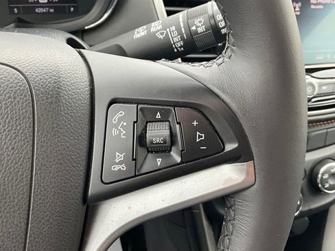 Used 2021 Chevrolet Trax LT w/ Sport Edition FWD image 17
