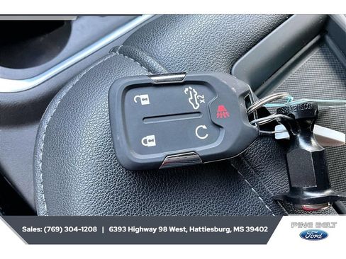 Used 2021 Chevrolet Silverado 1500 LTZ w/ LTZ Premium Package AWD/4WD image 9