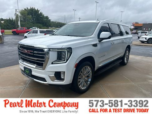 Used 2024 GMC Yukon XL SLT w/ SLT Luxury Package AWD/4WD image 7