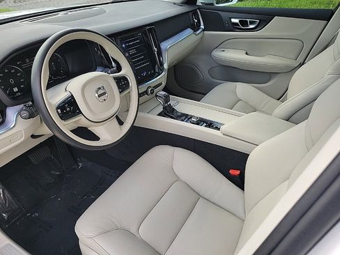 Used 2020 Volvo S60 T5 Momentum image 14