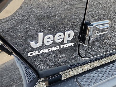 Used 2021 Jeep Gladiator Overland image 18