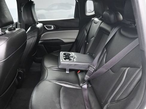 Used 2025 Jeep Compass Limited AWD/4WD image 17