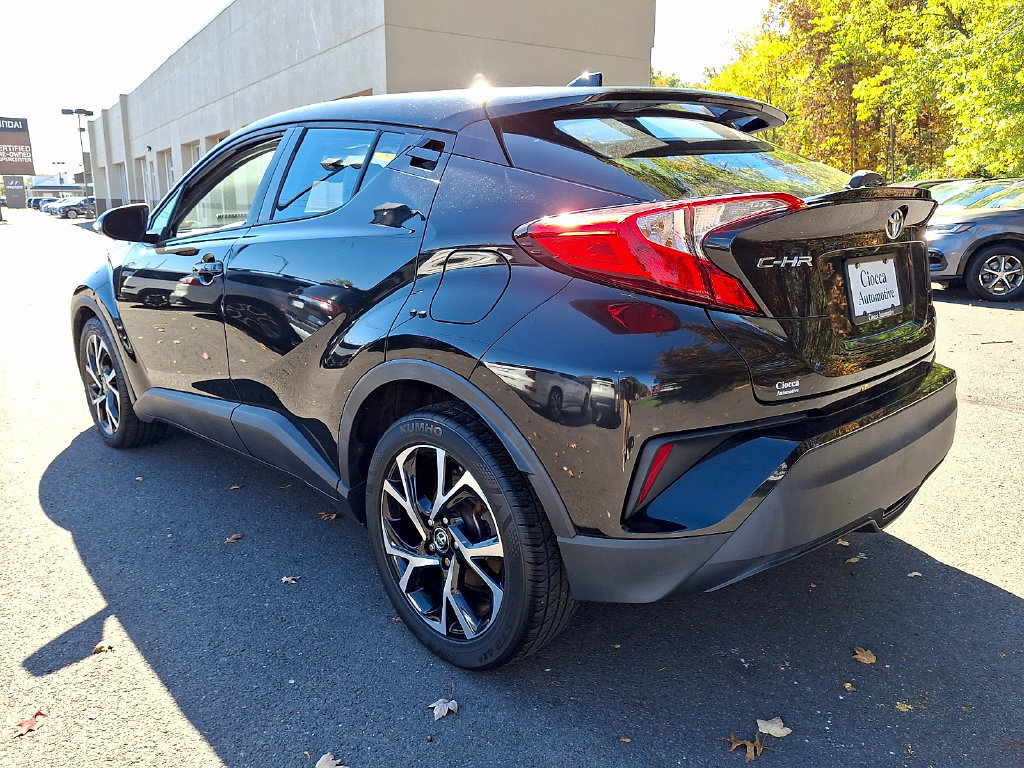 Used 2019 Toyota C-HR XLE FWD image 5