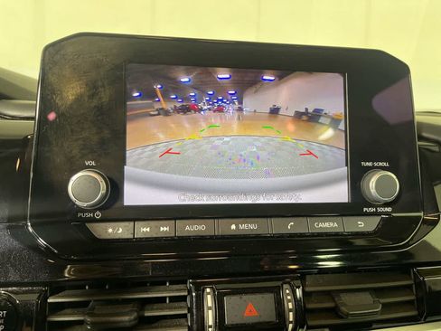 Used 2025 Nissan Pathfinder SV AWD/4WD image 19