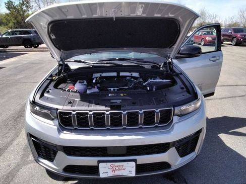 New 2026 Jeep Grand Cherokee Limited AWD/4WD image 11