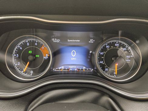 Used 2019 Jeep Cherokee Trailhawk AWD/4WD image 23