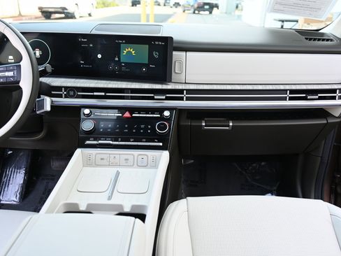 Used 2025 Hyundai Santa Fe Calligraphy image 8