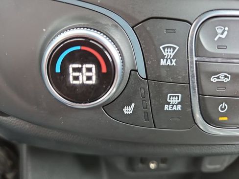 Used 2023 Chevrolet Traverse LT AWD/4WD image 10