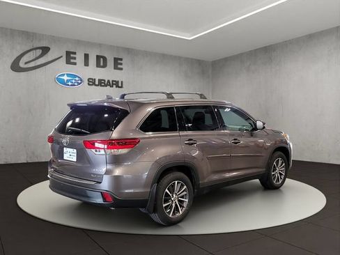 Used 2019 Toyota Highlander XLE AWD/4WD image 9