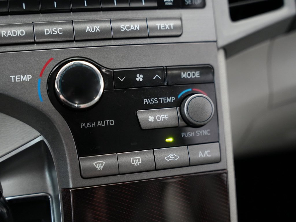 Used 2012 Toyota Venza LE FWD image 22