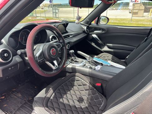 Used 2019 FIAT 124 Spider Classica RWD image 4