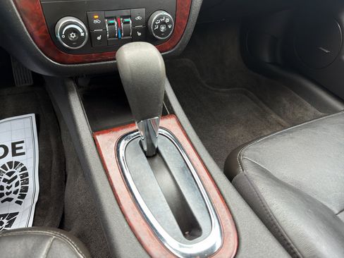 Used 2009 Chevrolet Impala LTZ FWD image 16