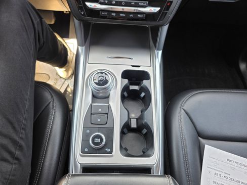 Used 2020 Ford Explorer XLT w/ Equipment Group 202A image 13