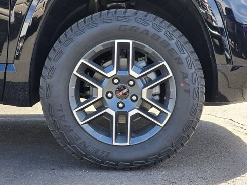 New 2026 GMC Terrain AT4 w/ Technology Package II AWD/4WD image 9