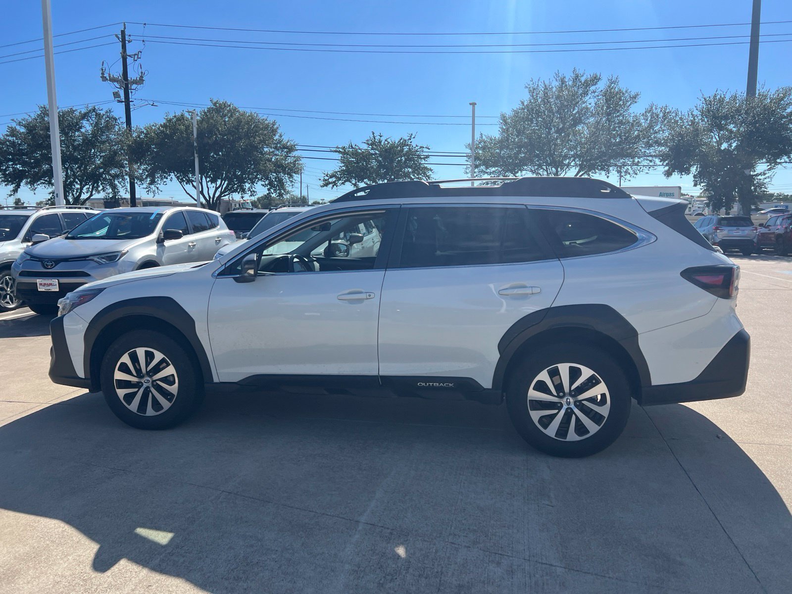Used 2025 Subaru Outback Premium AWD/4WD image 2