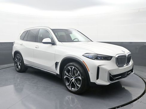 New 2026 BMW X5 xDrive50e image 3