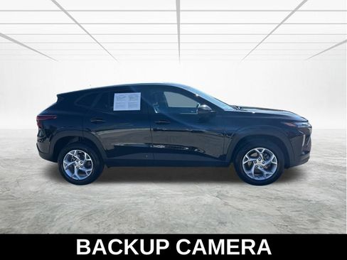 Used 2025 Chevrolet Trax LS w/ LS Convenience Package FWD image 4